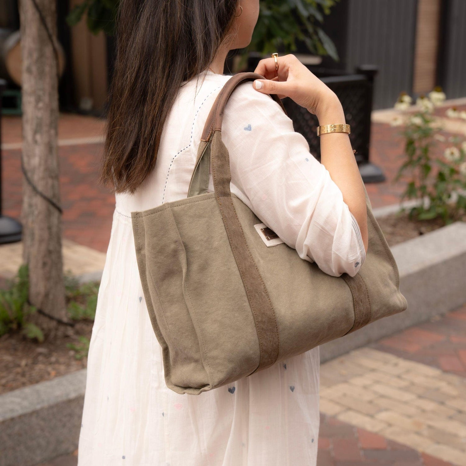 Stylish and sustainable everyday tote