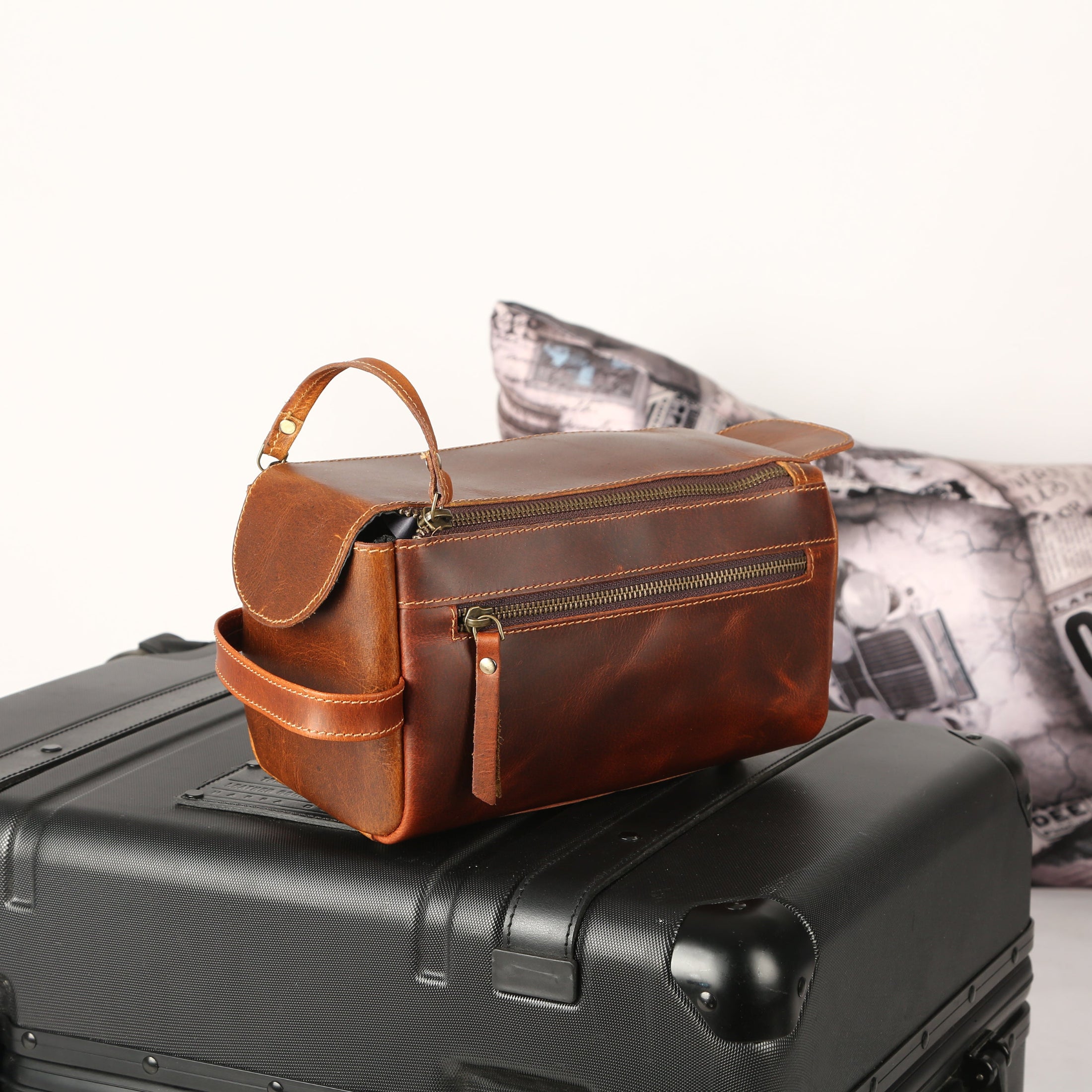 best unisex leather toiletry kit for travel use