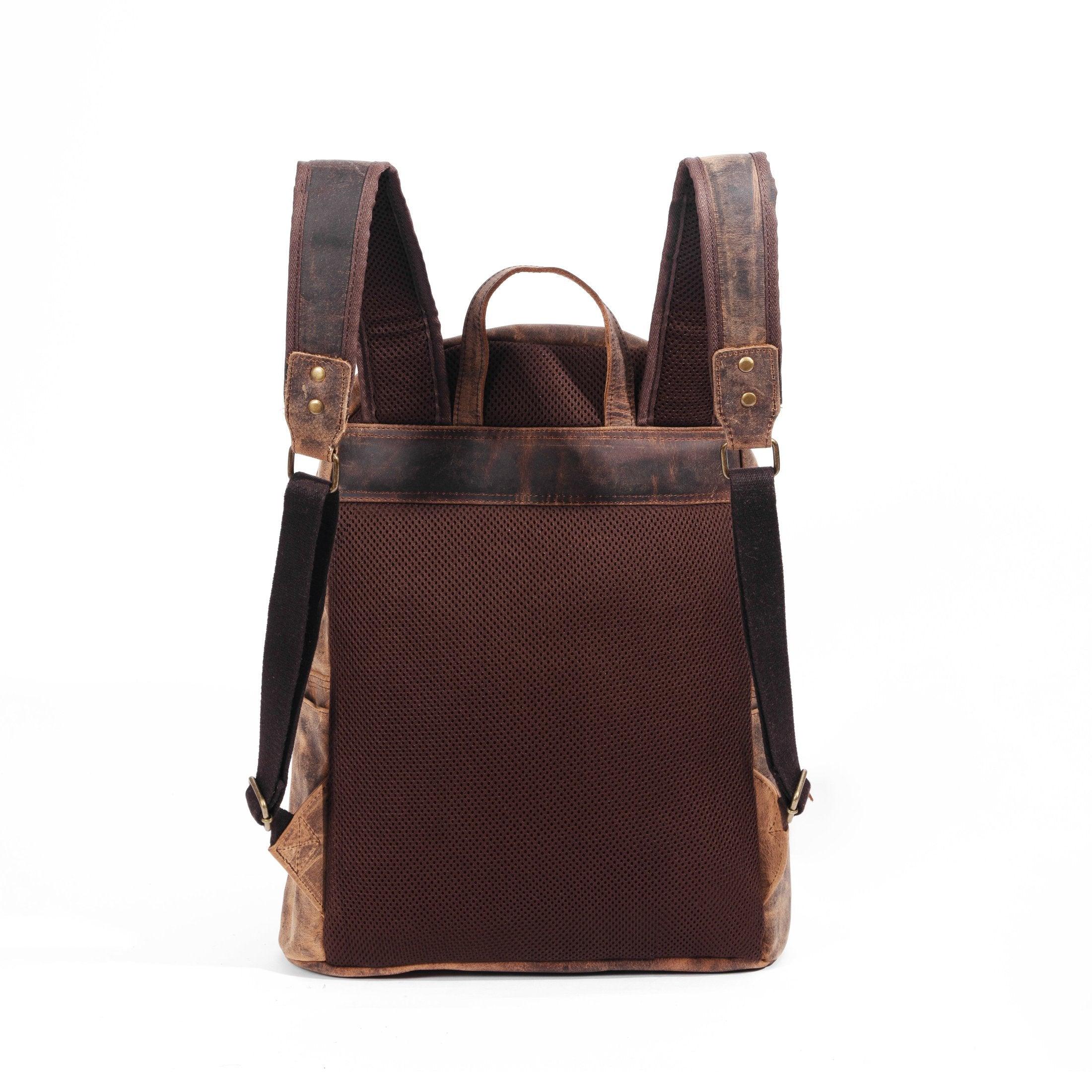 17-Inch Leather Backpack – Versatile Rucksack & Laptop Bag for Women and Men 17-Inch Leather Backpack – Versatile Rucksack & Laptop Bag for Women and Men